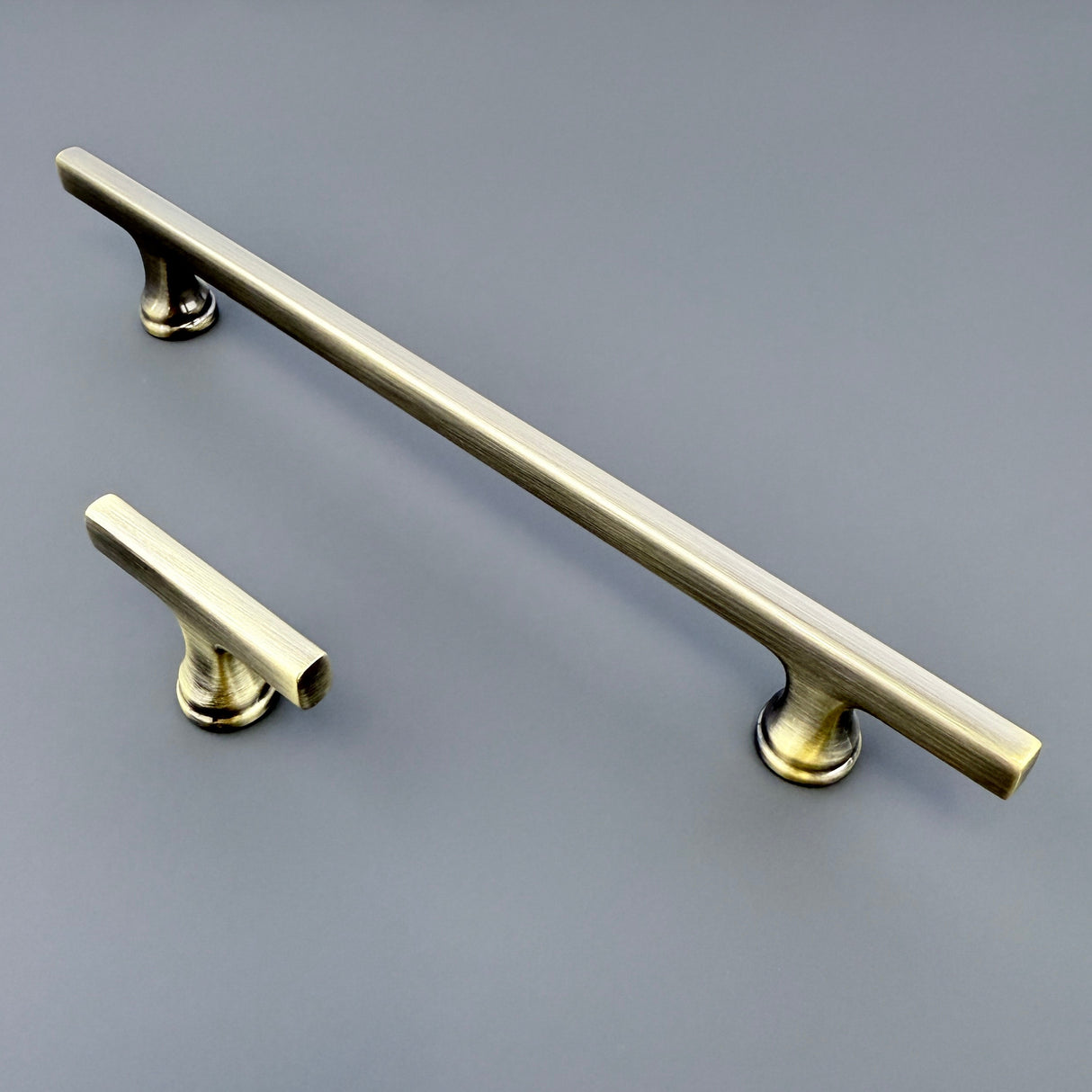 HARLEY & WAGER, Aintree Smooth Bar Handle, 160mm Centres