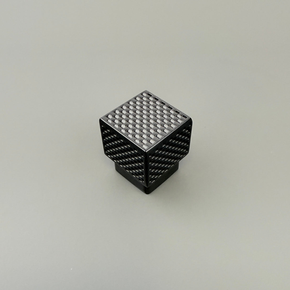 HARLEY & WAGER, Ludlow Patterned Knob Handle, Centre Fixing