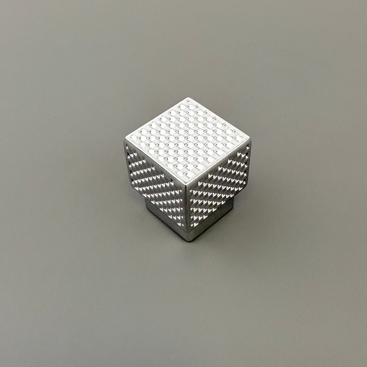 HARLEY & WAGER, Ludlow Patterned Knob Handle, Centre Fixing