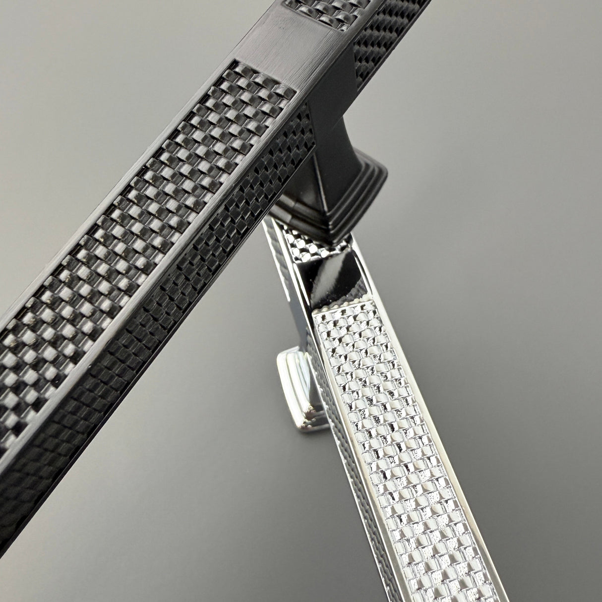 HARLEY & WAGER, Ludlow Patterned Bar Handle, 320mm Centres