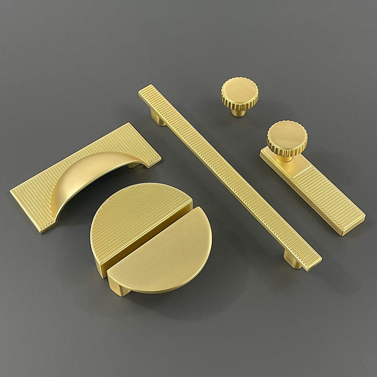 HARLEY & WAGER, Ascot Knob Handle, Centre Fixing