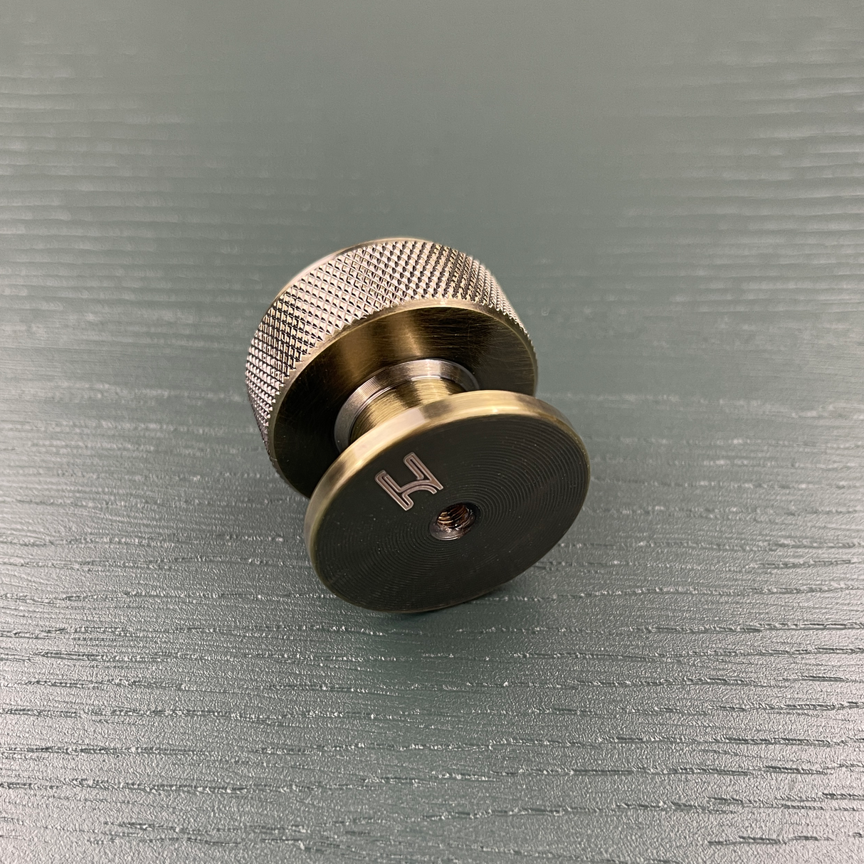 HARLEY & WAGER, Chelmsford Knurled Knob Handle, Centre Fixing