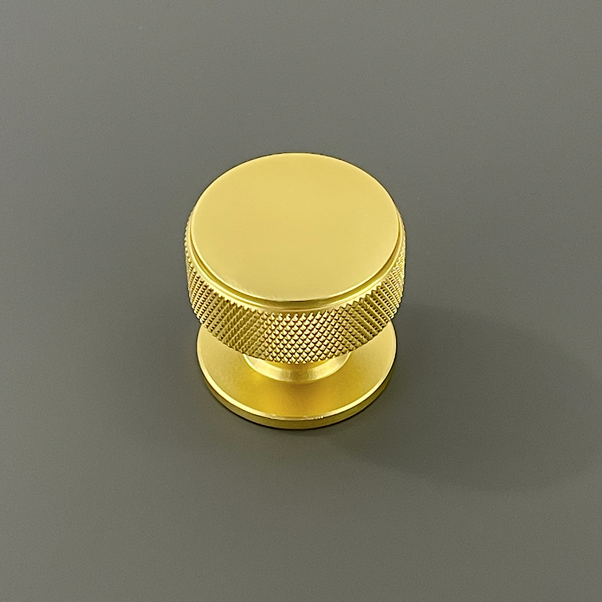 HARLEY & WAGER, Epsom Knurled Knob Handle, Centre Fixing